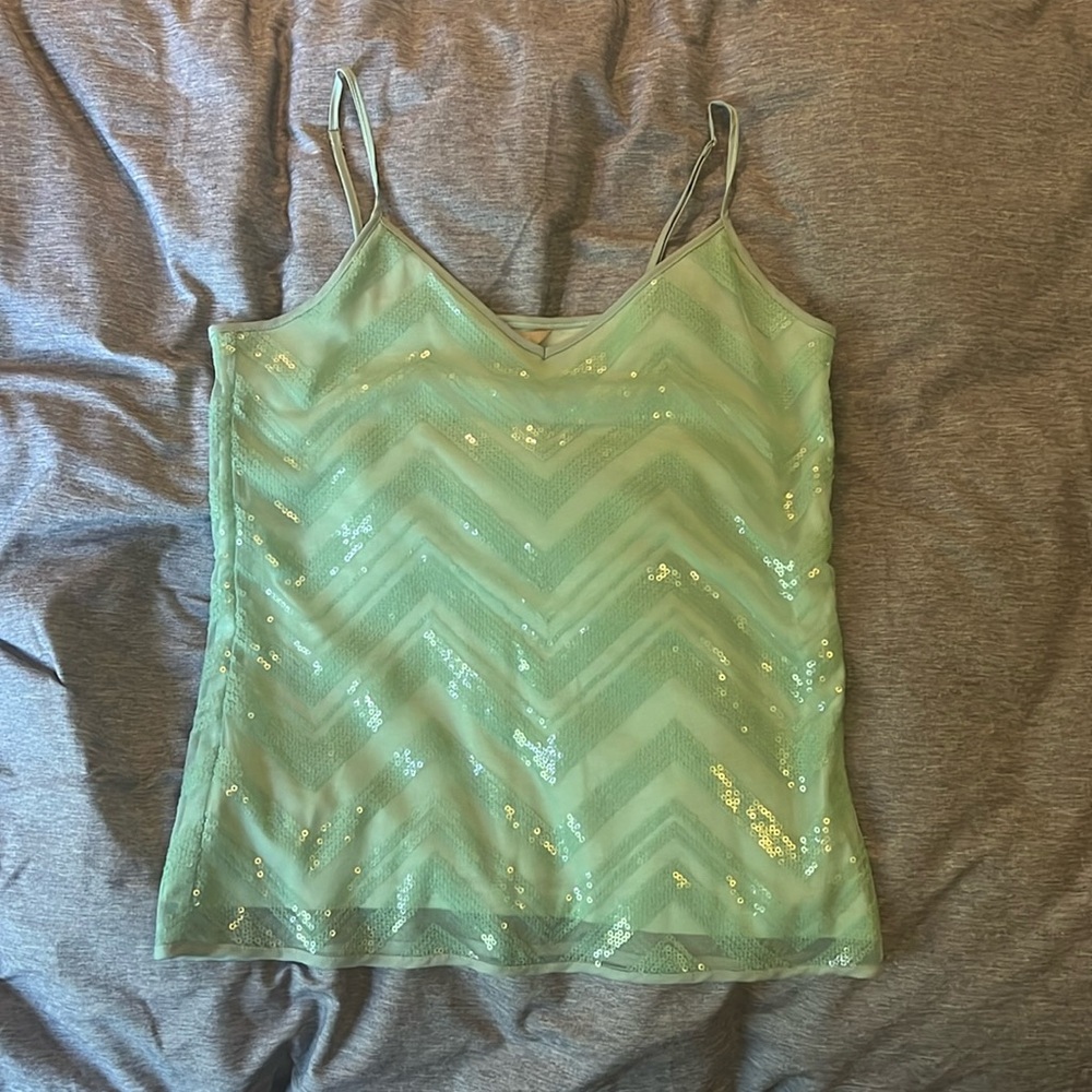 Strappy cute tank top, lined with sewn on detail